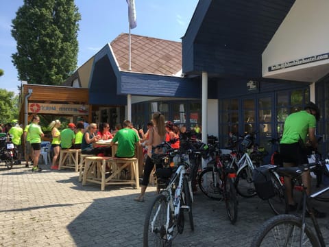 People, Cycling