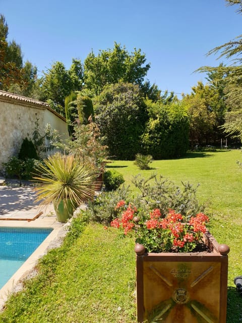 Mas au Cœur de La Provence & SPA Bed and Breakfast in Rognes