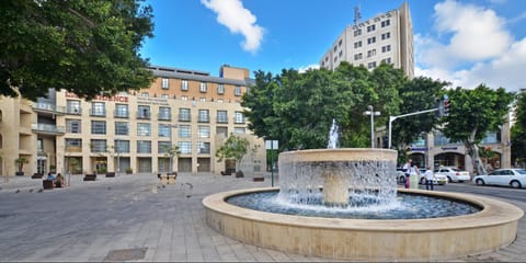 Property building, Facade/entrance, Day