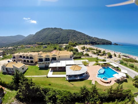 Property building, Restaurant/places to eat, Lounge or bar, Sea view, Sea view, Swimming pool