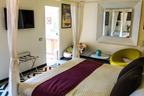 Snob Luxury Suite Bed and Breakfast in Cagliari