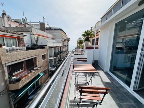 View (from property/room), Balcony/Terrace, City view, Street view