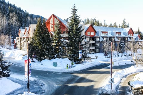Property building, Facade/entrance, Winter
