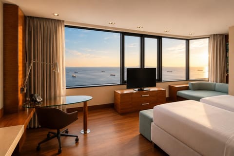 Bed, Natural landscape, TV and multimedia, Photo of the whole room, Seating area, Bedroom, Sea view