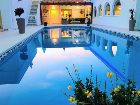 Swimming pool, Swimming pool