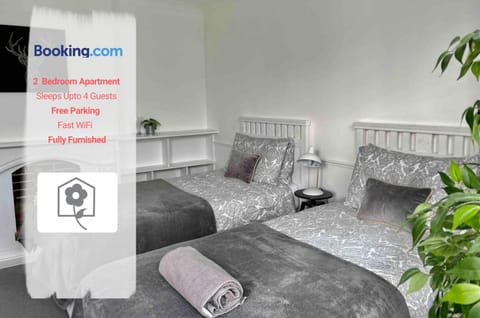 Bed, Living room, Photo of the whole room, Seating area, Bedroom, towels