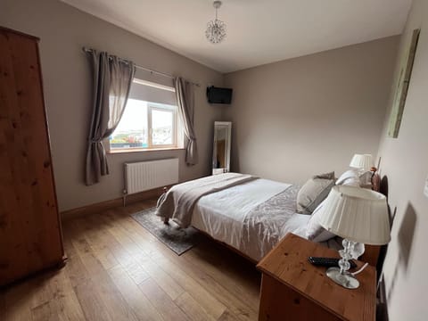 Beyond The Waters Edge Cottage House in County Mayo