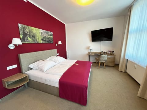 Bed, TV and multimedia, Photo of the whole room, Seating area, heating