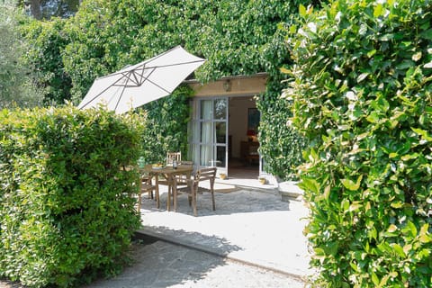 Patio, Facade/entrance, Balcony/Terrace