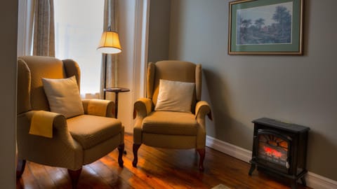 Sir Isaac Brock B&B Luxury Suites Bed and Breakfast in Brockville