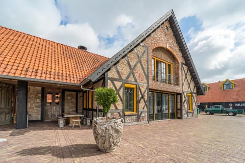 Property building, Location