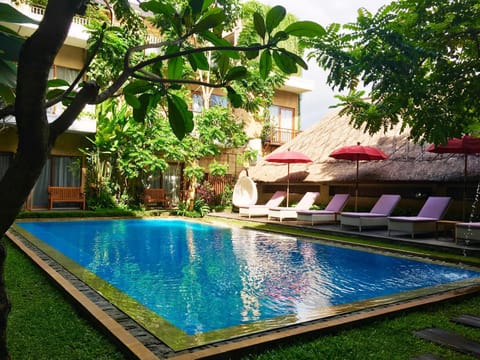 Swimming pool
