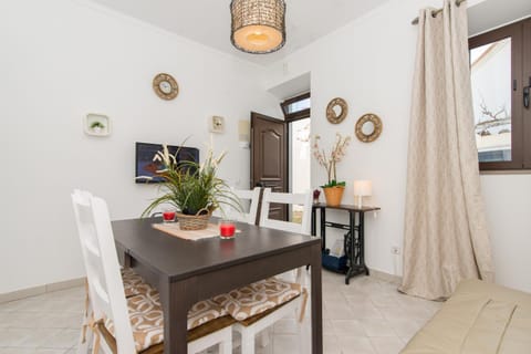 TV and multimedia, Living room, Dining area