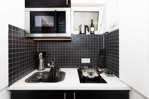 Kitchen or kitchenette, Food and drinks