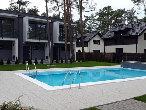 Swimming pool, Swimming pool