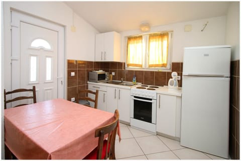 Dining area, Communal kitchen