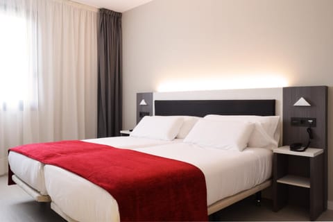 Bed, Summer, Photo of the whole room, Bedroom, On site, Sunset