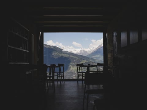 Restaurant/places to eat, Natural landscape, Dining area, Mountain view