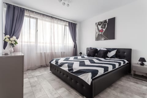 Photo of the whole room, Bedroom, Family