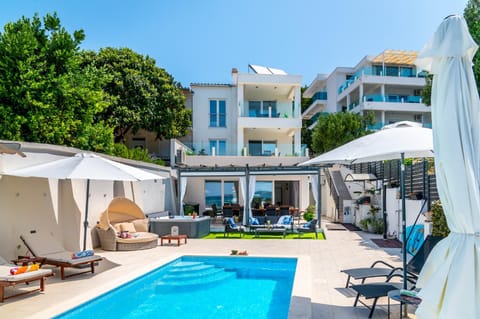 View (from property/room), Swimming pool, Swimming pool, sunbed