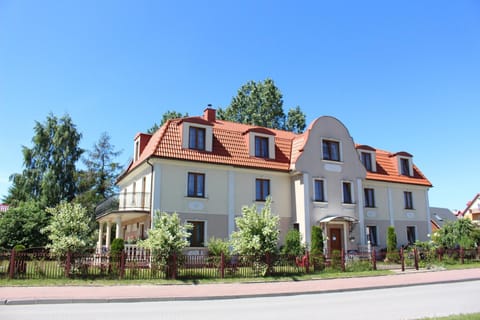 Property building, Day, Garden, Garden view