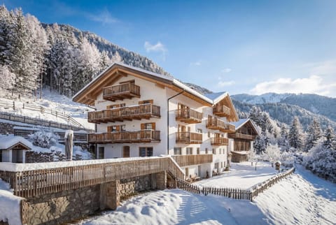 Property building, Facade/entrance, Winter
