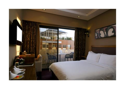 View (from property/room), Balcony/Terrace, Bedroom