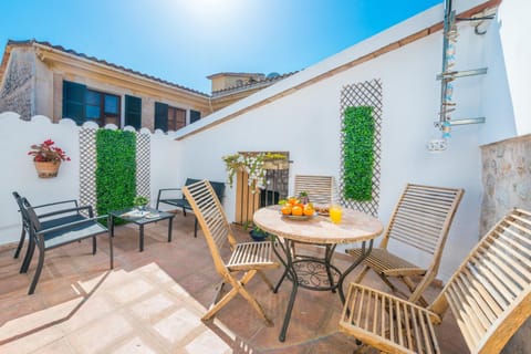 Property building, Balcony/Terrace, Living room