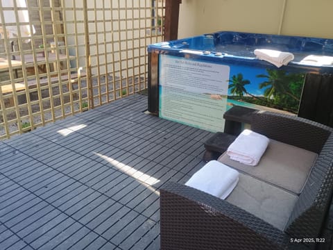 Hot Tub, Hot Tub