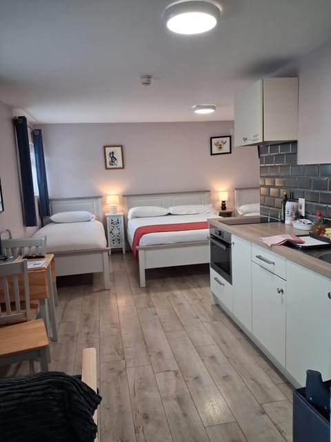 Bedroom, kitchen