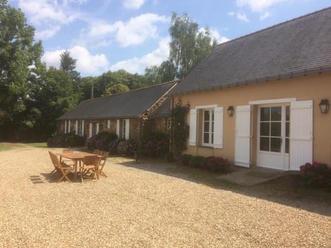 Patio, Staff, Facade/entrance, People, BBQ facilities, Garden, Cycling, Family