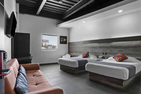 Bed, City view, River view, Quiet street view