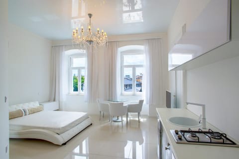 Bed, Kitchen or kitchenette, Living room, Photo of the whole room, Dining area, Bedroom