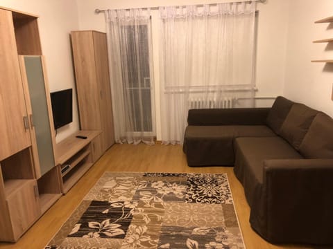 TV and multimedia, Living room, Seating area, Evening entertainment