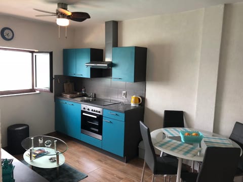 Kitchen or kitchenette, Living room