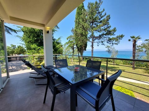 View (from property/room), Balcony/Terrace, Seating area, Sea view, sunbed