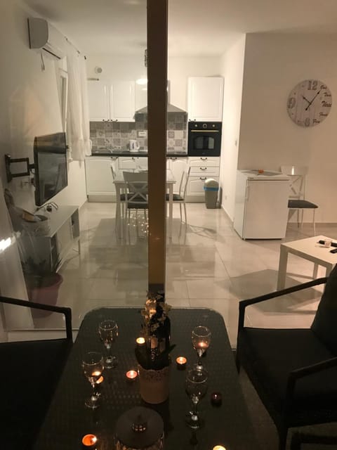 Balcony/Terrace, City view, Garden view, Mountain view, Pool view