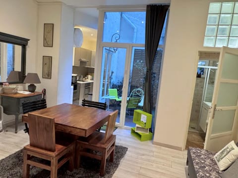 Patio, Living room, Seating area, Dining area