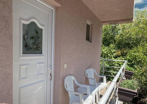 Property building, Balcony/Terrace, Garden view