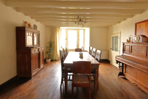 Food and drinks, Dining area