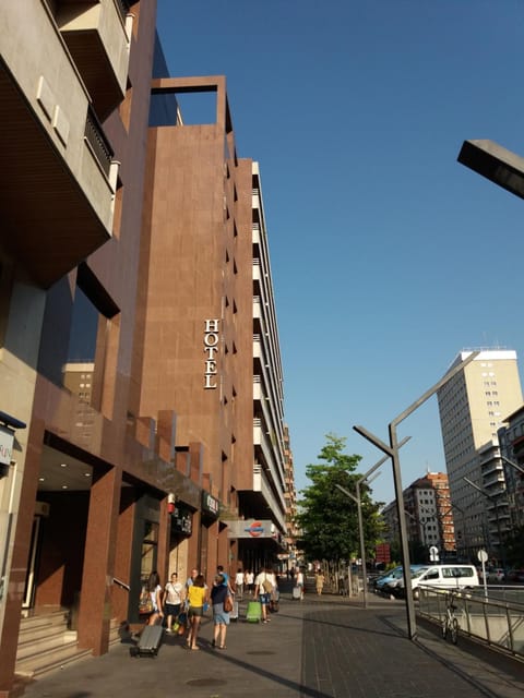 Facade/entrance, Off site
