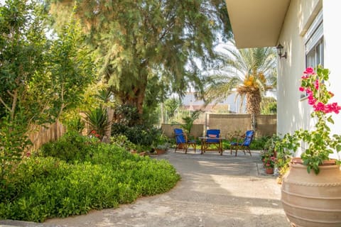 Facade/entrance, Garden
