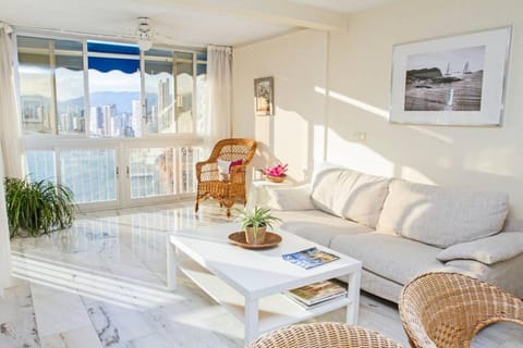 TV and multimedia, Living room, Photo of the whole room, Decorative detail, Dining area, Sea view