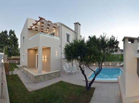 Property building, Pool view