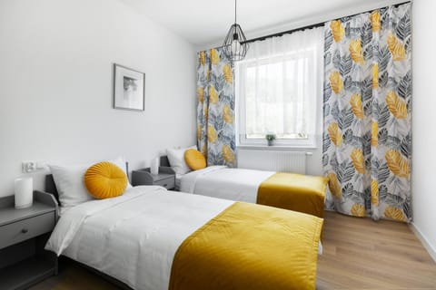 Bed, Other, Other, Other, Photo of the whole room, Seating area, Bedroom