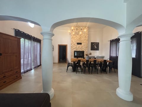 Seating area, Dining area