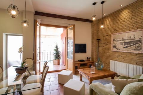 Photo of the whole room, Decorative detail, Decorative detail