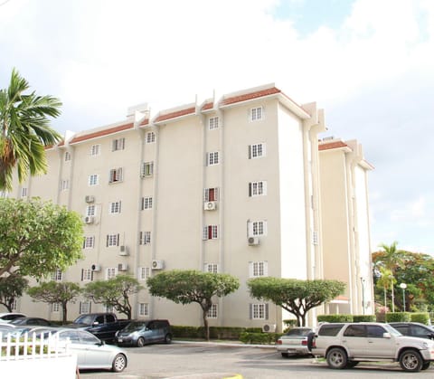 Facade/entrance, Area and facilities