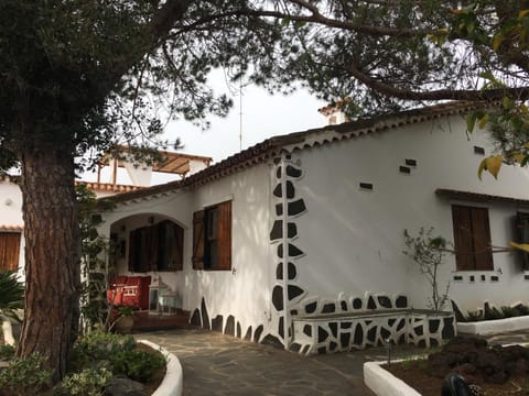 Facade/entrance, Garden