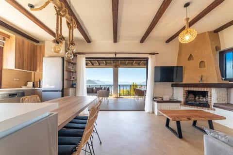 TV and multimedia, Kitchen or kitchenette, Living room, Dining area
